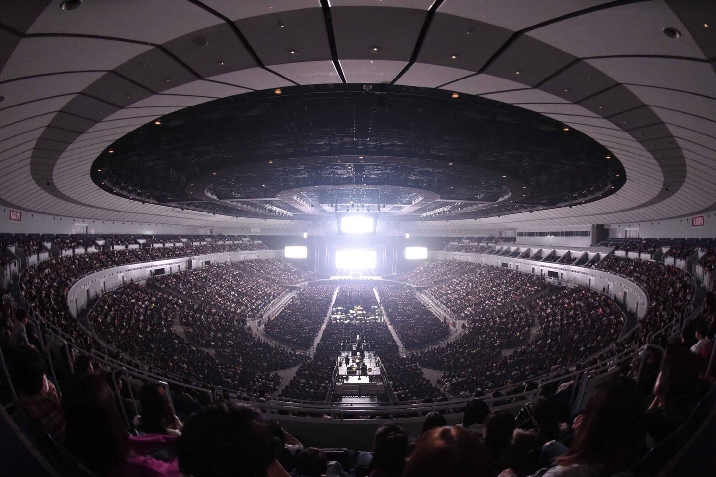 「PKCZ×HiGH&LOW 完成披露試写会＆PREMIUM LIVE SHOW」11月6日公演より。