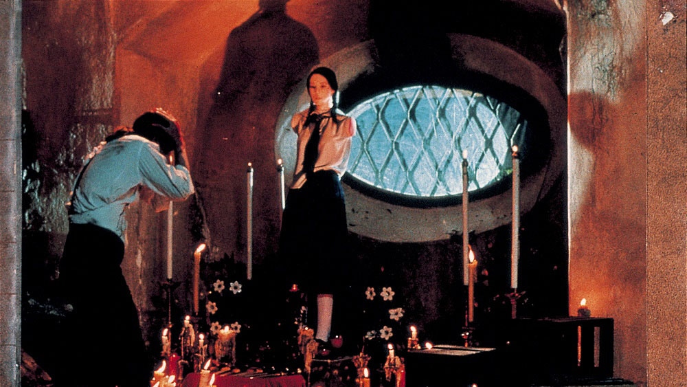 「サンタ・サングレ 聖なる血」 (c)INTERSOUND PRODUCTIONS S.r.l. 1989, ALL RIGHTS RESERVED.