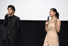 左から岩田剛典（三代目 J Soul Brothers from EXILE TRIBE、EXILE）、石井杏奈（E-girls）。