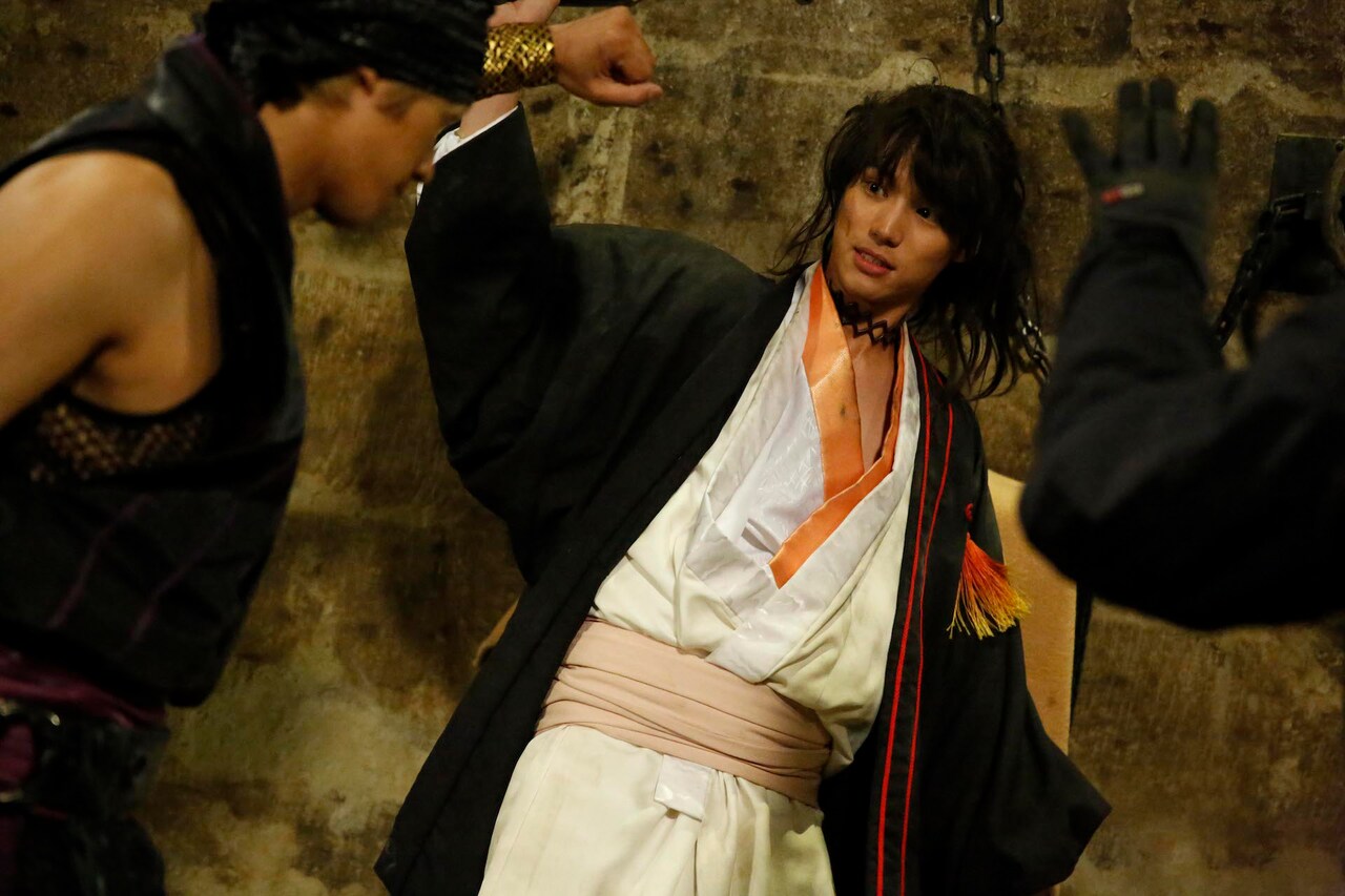 映画「曇天に笑う」現場レポ、福士蒼汰が鉄扇を駆使したアクション披露