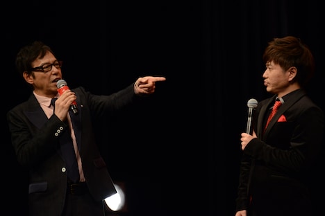 左から板尾創路、川谷修士。