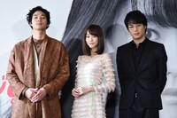 左から清原翔、桐谷美玲、鈴木伸之。