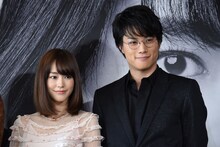 左から桐谷美玲、鈴木伸之。