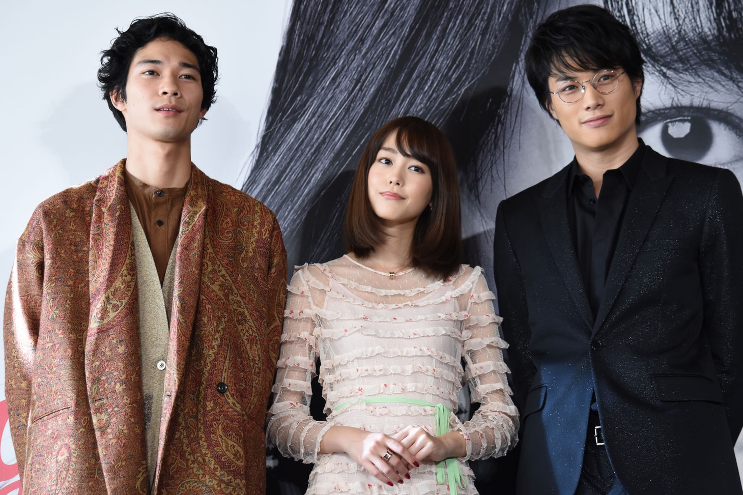 左から清原翔、桐谷美玲、鈴木伸之。