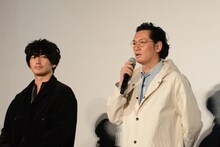 左から瑛太、井浦新。