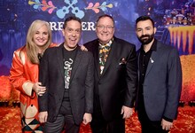 「リメンバー・ミー」USプレミアの様子。左からダーラ・K・アンダーソン、リー・アンクリッチ、ジョン・ラセター、エイドリアン・モリーナ。