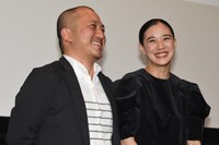 左から白石和彌、蒼井優。