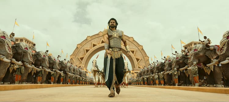 バーフバリ 王の凱旋 象軍団の隊列や絢爛豪華なダンス捉えた新写真22枚 映画ナタリー