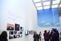 「新海誠展『ほしのこえ』から『君の名は。』まで」東京会場の様子。