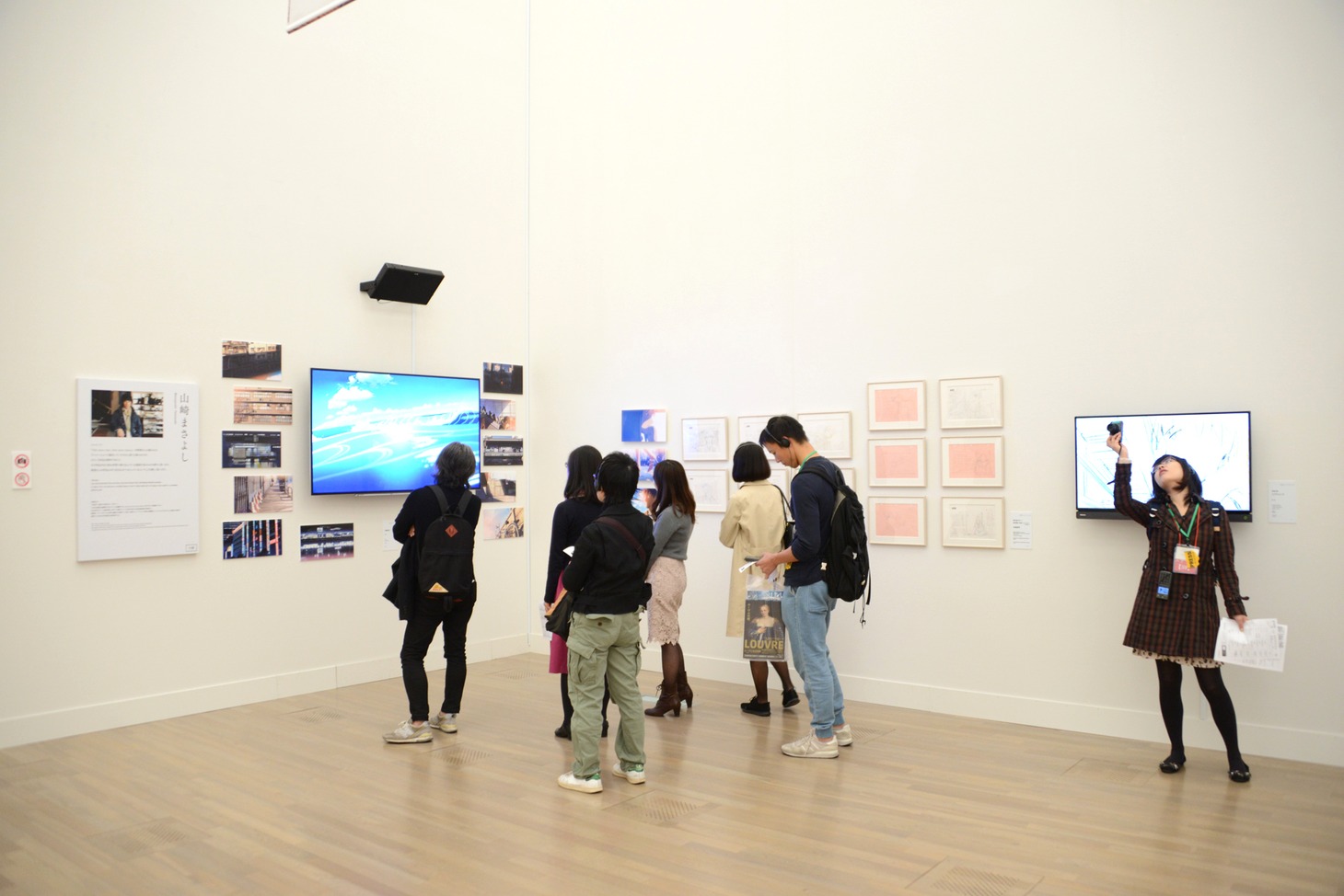 「新海誠展『ほしのこえ』から『君の名は。』まで」東京会場の様子。