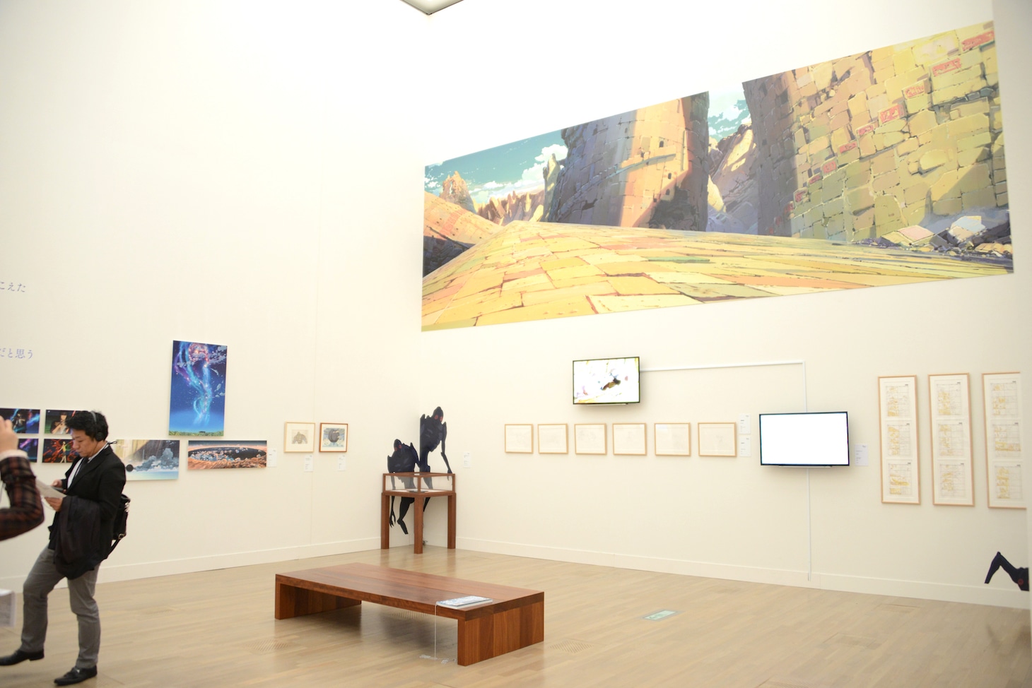 「新海誠展『ほしのこえ』から『君の名は。』まで」東京会場の様子。