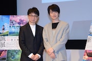 「新海誠展『ほしのこえ』から『君の名は。』まで」記者発表会の様子。左から新海誠、神木隆之介。