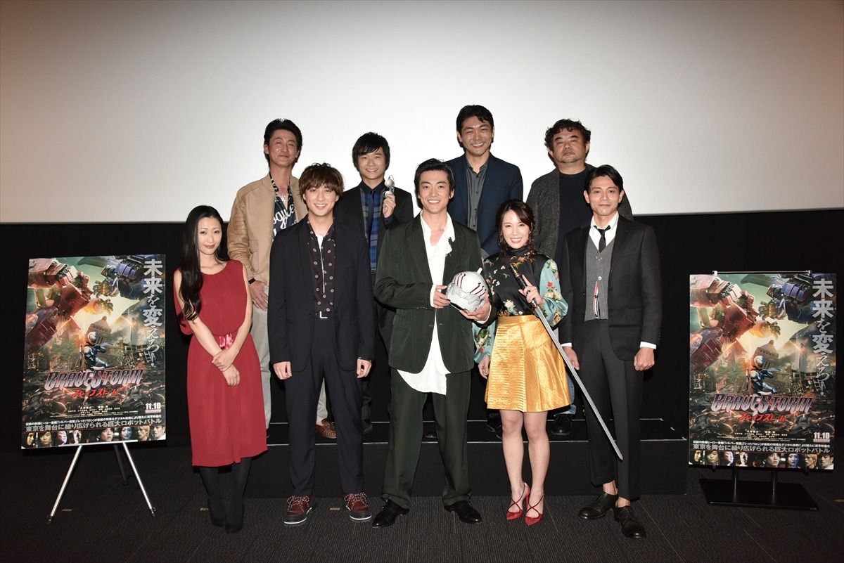 「BRAVE STORM ブレイブストーム」舞台挨拶の様子。上段左から春日光一、タモト清嵐、松崎悠希、岡部淳也。下段左から壇蜜、渡部秀、大東駿介、山本千尋、吉沢悠。