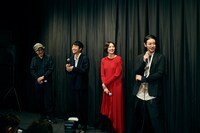 「南瓜とマヨネーズ」初日舞台挨拶の様子。