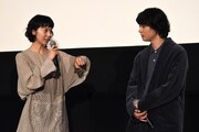 左から夏帆、染谷将太。