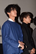 左から中尾暢樹、佐藤友祐。