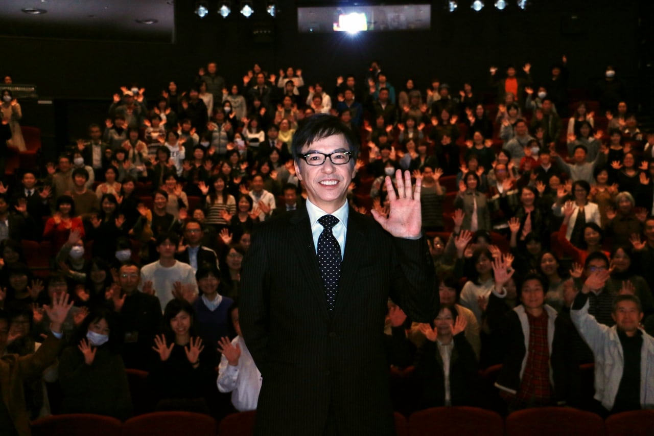 「火花」板尾創路が山形で舞台挨拶、玉こんにゃくのおいしさ語る