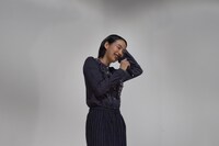 緊張のあまり不思議な動きをしてしまい、照れるのん。