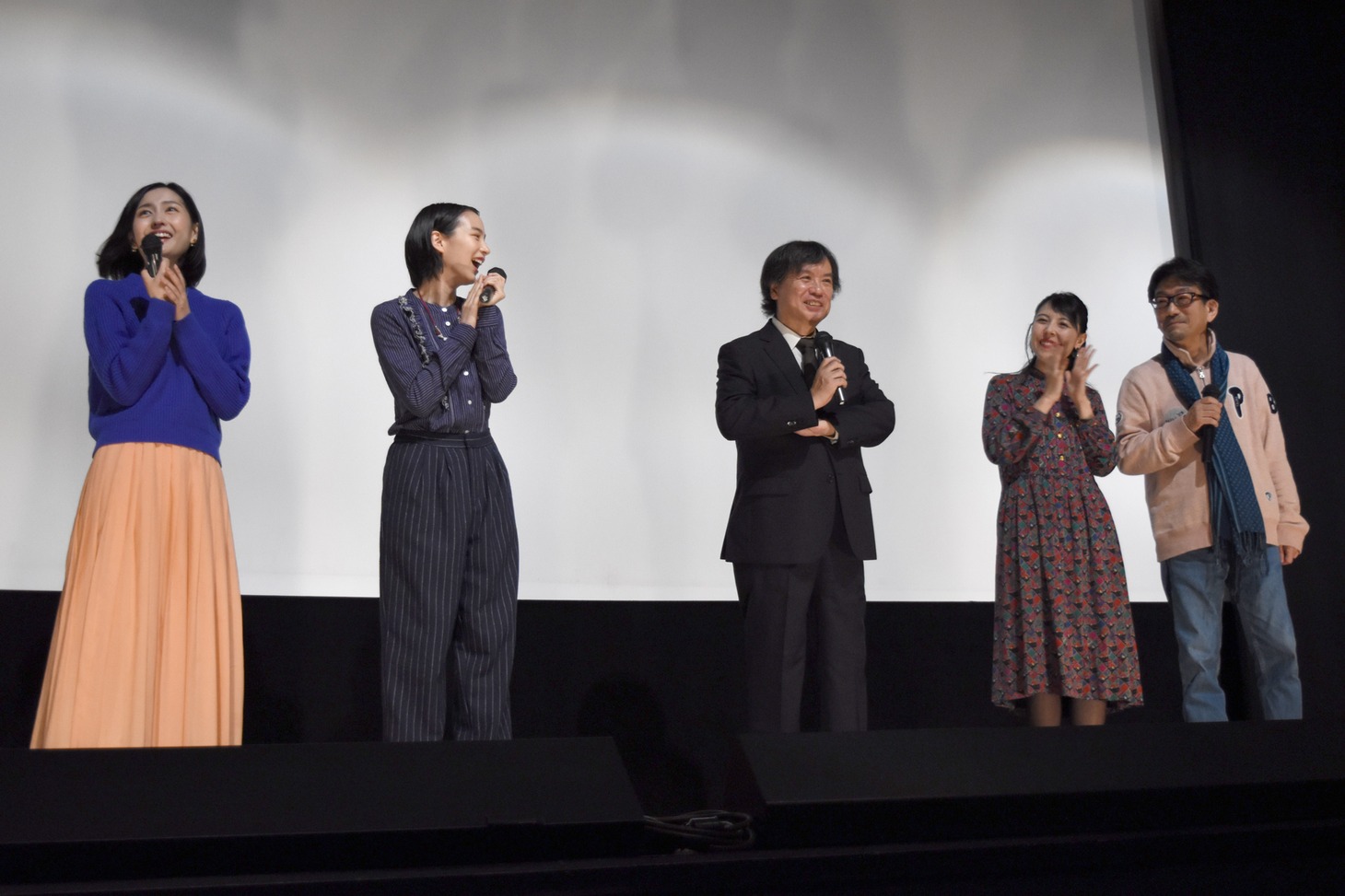 ロングバージョンの製作決定を喜ぶ登壇者たち。