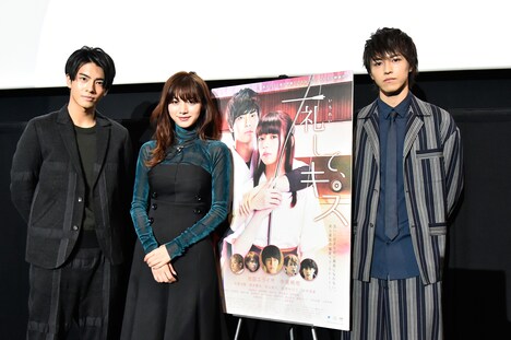 「一礼して、キス」舞台挨拶の様子。