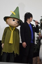 オーディションに落ちた過去を明かす森川智之（右）に、そっと寄り添うスナフキン（左）。