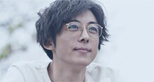 「嘘を愛する女」より、高橋一生演じる小出桔平。