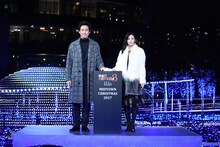 左から大泉洋、北川景子。