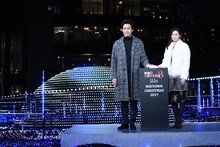 左から大泉洋、北川景子。