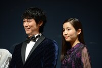 左からディーン・フジオカ、蓮佛美沙子。