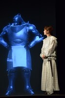 左からアル、本田翼。