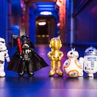 ディズニーランドに「スター・ウォーズ」のフード、ぬいぐるみバッジなど登場