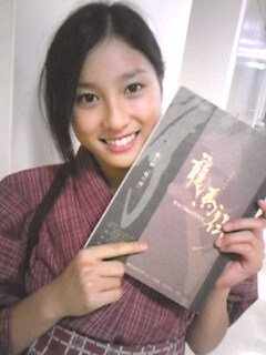 会場で披露された8年前の土屋太鳳の写真。