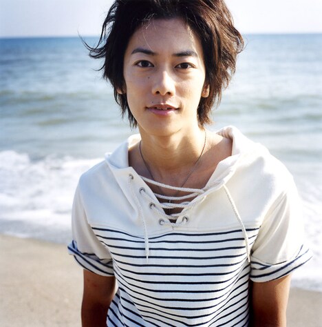 会場で披露された8年前の佐藤健の写真。