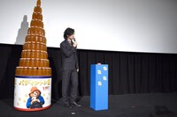 「ヒュー・グラント？ 草間彌生さん？」と予想をしながら、ゲストの登場を待つ斎藤工。