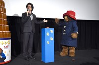 左から斎藤工、パディントン。