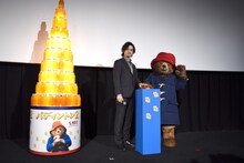 左から斎藤工、パディントン。