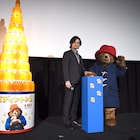 斎藤工がパディントンと初対面、もふもふの手を握り「冬場にはもってこい」
