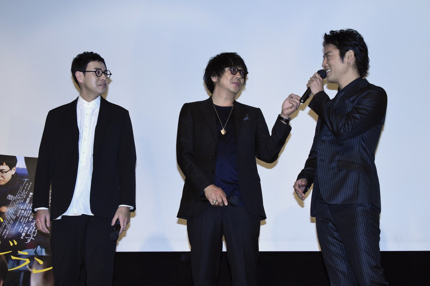 左から鈴木浩介、大森南朋、桐谷健太。