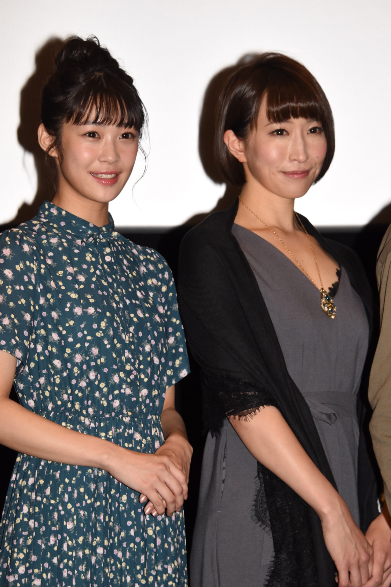 左から加村真美、名塚佳織。