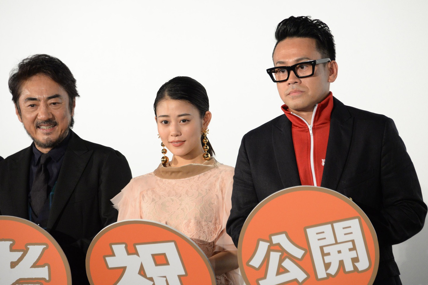 左から市村正親、高畑充希、宮川大輔。