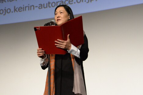 開会宣言をする林加奈子。