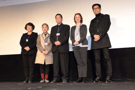 左からエレン・キム、國實瑞惠、原一男、ミレーナ・グレゴール、クラレンス・ツィ。