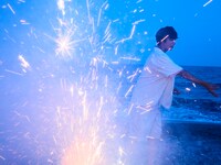 小関裕太2018年カレンダーの8月より。