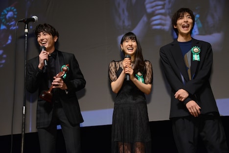 左から間宮祥太朗、土屋太鳳、高杉真宙。