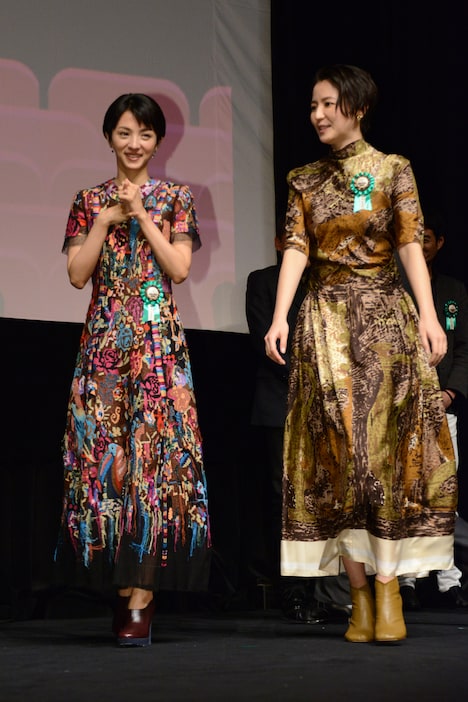 左から満島ひかり、長澤まさみ。
