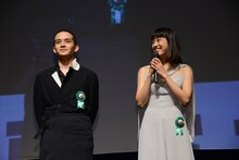 左から池松壮亮、石橋静河。