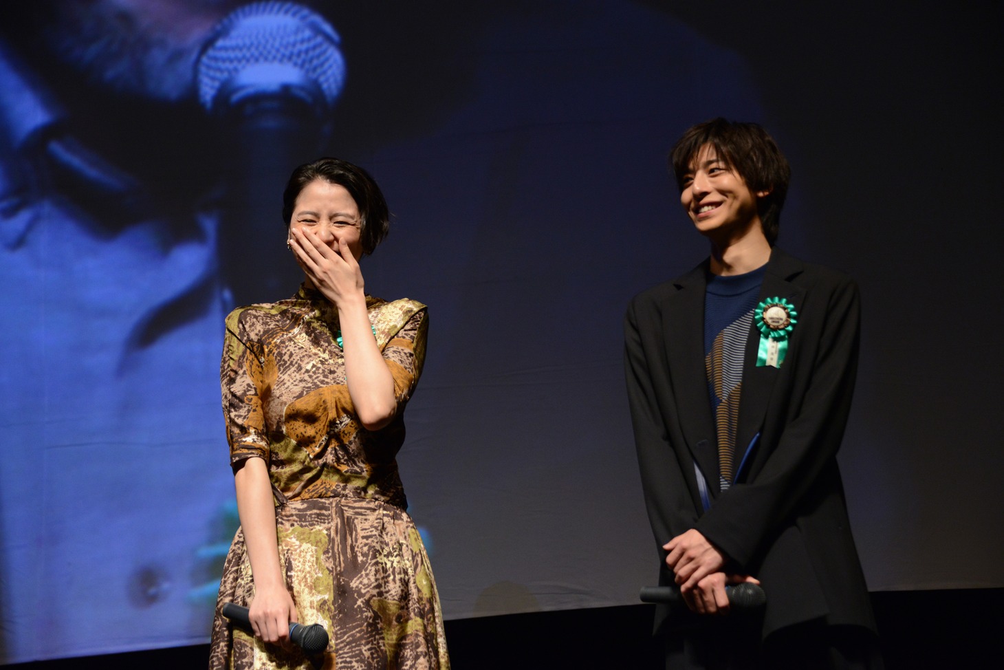 左から長澤まさみ、高杉真宙。