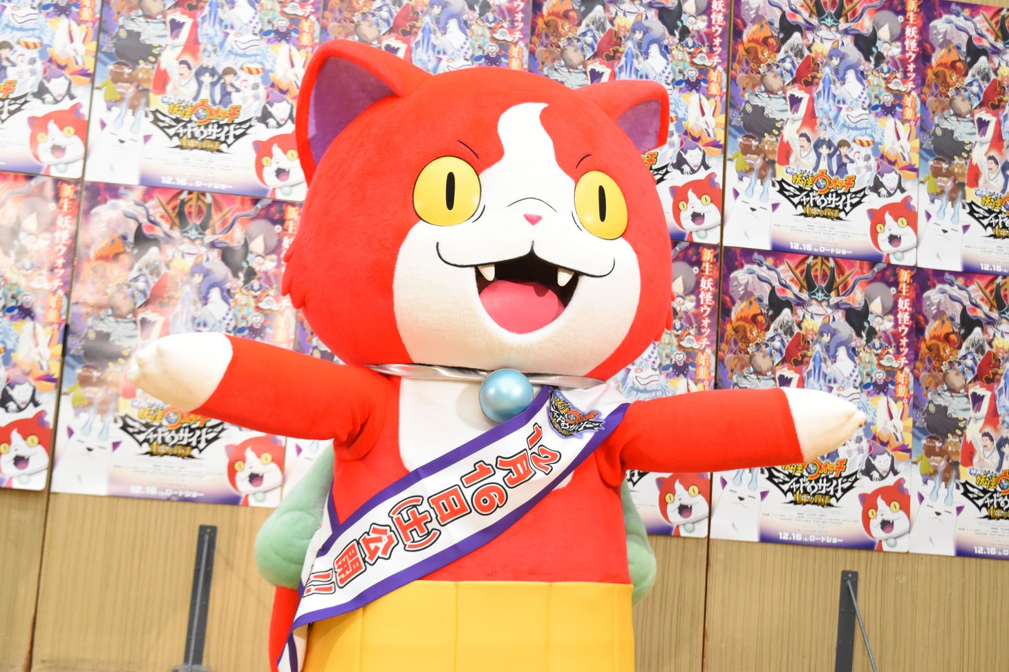 「まだ完成してないニャン？　公開まで1カ月切ったニャン！」と制作の進行を心配するジバニャン。