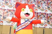 「まだ完成してないニャン? 公開まで1カ月切ったニャン!」と制作の進行を心配するジバニャン。