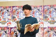 アフレコする千葉雄大。
